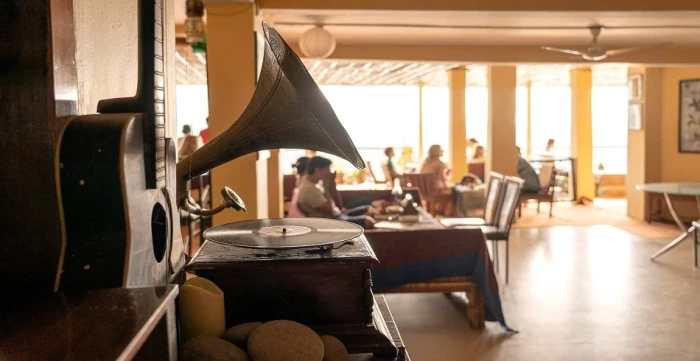 طراحی-و-اجرای-سیستم-صوتی-رستوران-و-کافه