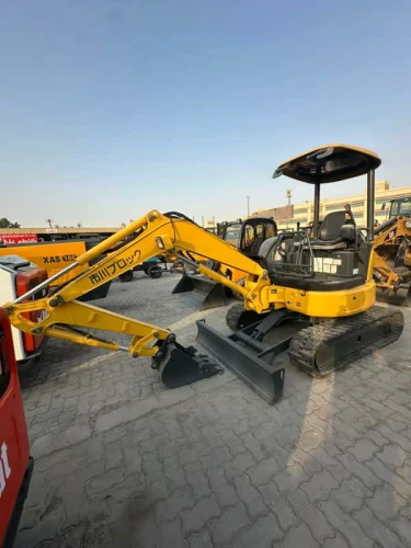 مینی-بیل-کوماتسو-pc27mr-مدل-2012-موتور-3-سیلندر