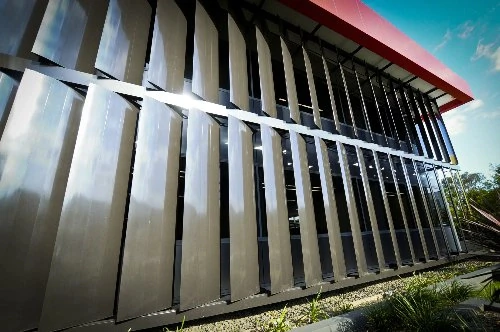 طراحی-و-تولید-لوور-سقف-ها-و-نمای-متحرک