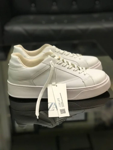 کفش-اگزیست--تولید-و-پخش-کفش-مردانه-فشن-و-اسپرت