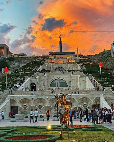 اجاره-اپارتمان-و-رزرو-هاستل-و-هتل-در-ایروان-ا