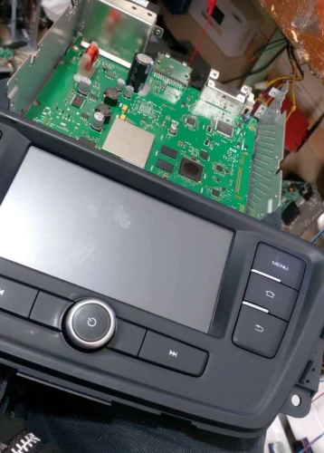 تعمیر-ضبط-و-مانیتور-ماشین-در-غرب-تهران