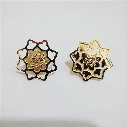 بج-سینه-طلایی
