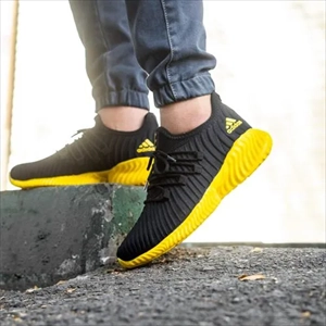 1000 کفش ورزشی Adidas مردانه مشکی زرد مد (2024)